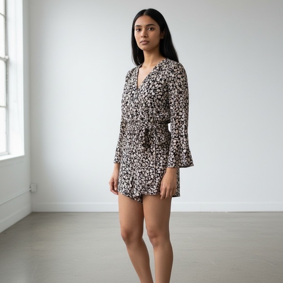 Who What Wear Pants - Who What Wear Women's Floral V-Neck 3/4 Sleeve Romper Black XS Casual Stylish